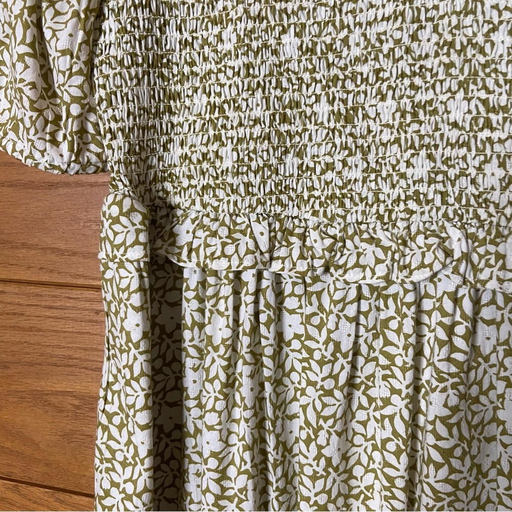 Universal Thread citron green and white floral smocked bodice puff sleeve dress - Picture 3 of 6